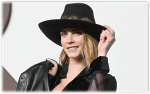 Кара Делевинь перешла из лица в дизайнеры Topshop